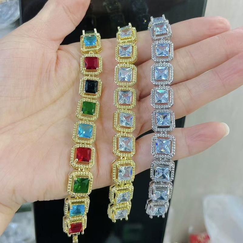 Product Introduction of Retro light luxury geometric inlaid with color diamond small niche high-grade sense Gong Yanfeng bracelet New alloy color square temperament bracelet women's fashion simple hand decoration 1