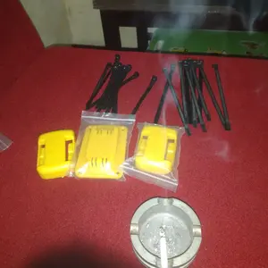 Bracket Baterai Lithium 2in1 Dewalt Gantungan Baterai Dinding & Sabuk Pinggang