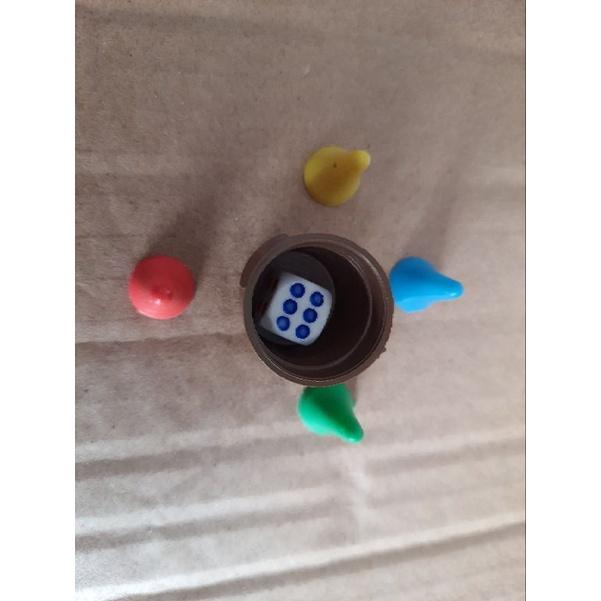Satu Set Dadu Tatakan plus pion warna warni untuk mainan ular tangga 1