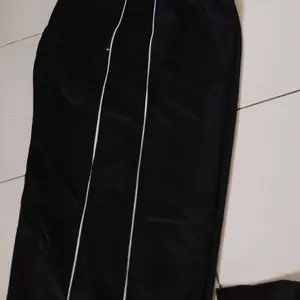 Best Seller! Celana Training Panjang Sport Pria Wanita – Adem, Ringan & Super Nyaman Santai