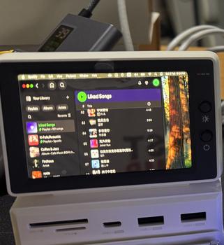 Product Review of 【ONE2WORLD SELECTION】HAGIBIS X86 Mini Monitor 8-in-1 USB-C Docking Station	, White from C**9 0