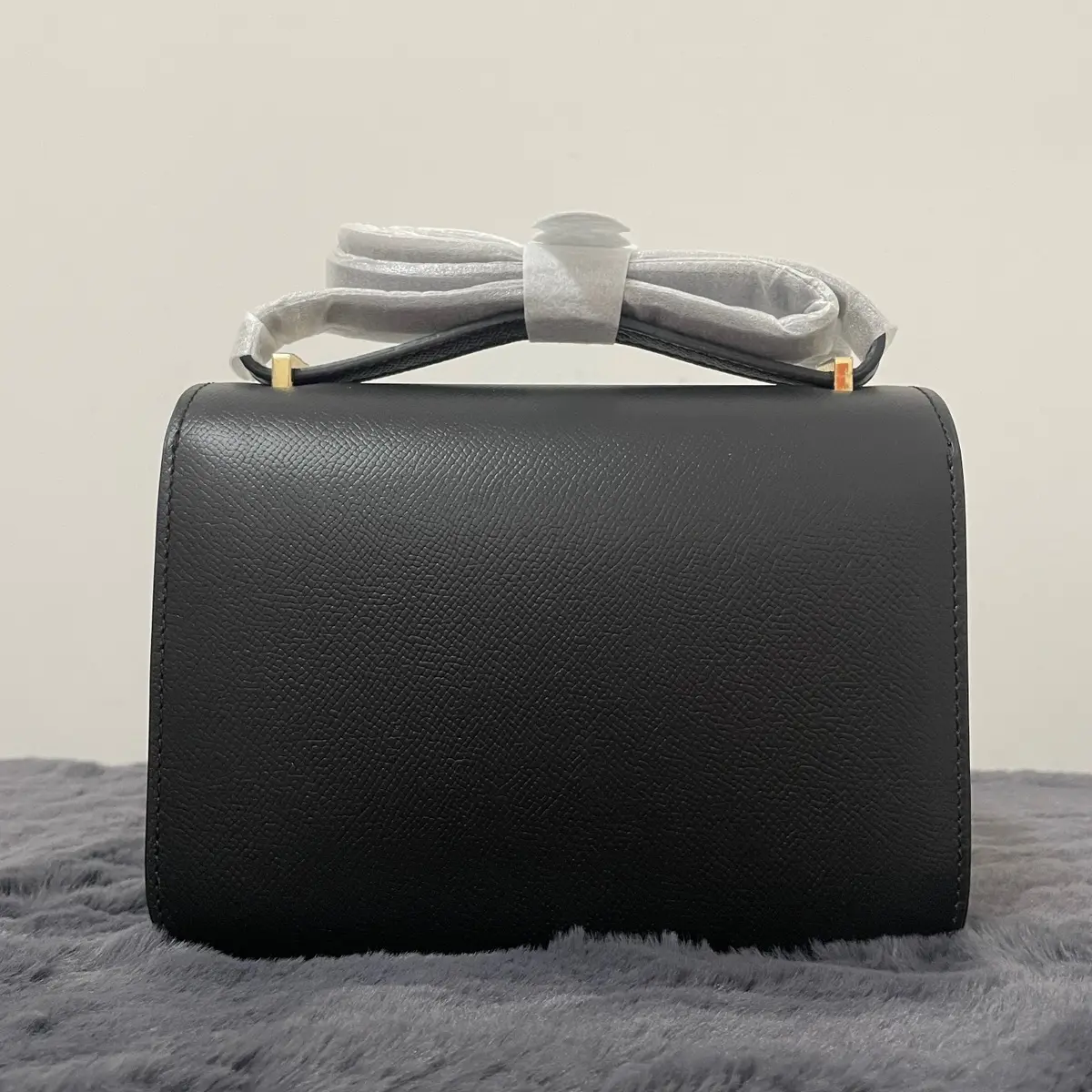C18 Elegant Calf Skin Leather Shoulder Bag with Buckle Closure in Khaki/Silver for All Occasions