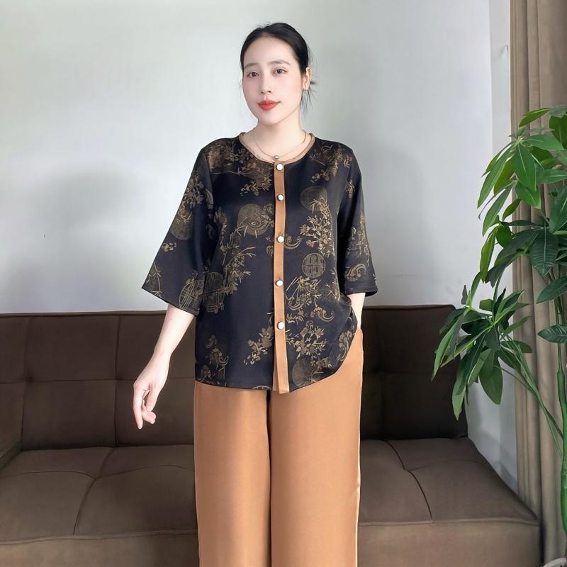 Set trung niên N H I đi chơi đi tiệc cho mẹ và bà. Cổ tròn phối viền nút ngọc cài tay lỡ. Quần dài ống suông Chất liệu lụa dập nhăn dày dặn mát mịn cao cấp.