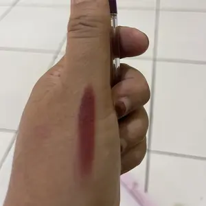 OMG OH MY GLAM Mattelast Lip Cream 2.9 g - Lip Cream Matte Dengan Warna Intense, Tahan Lama & Ringan