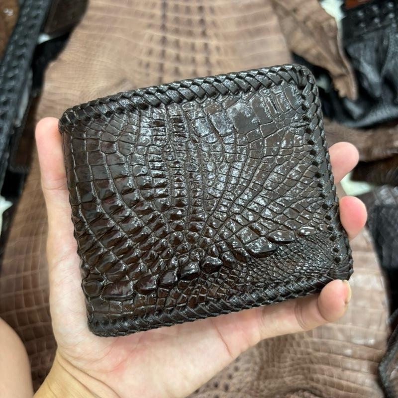  Ví Da Nam Cá Sấu 2 Mặt Đan Viền Thủ Công Bảo Hành 12 Tháng + Tặng Hộp Sang Trọng + 1 Móc Khóa Ngẫu Nhiên 