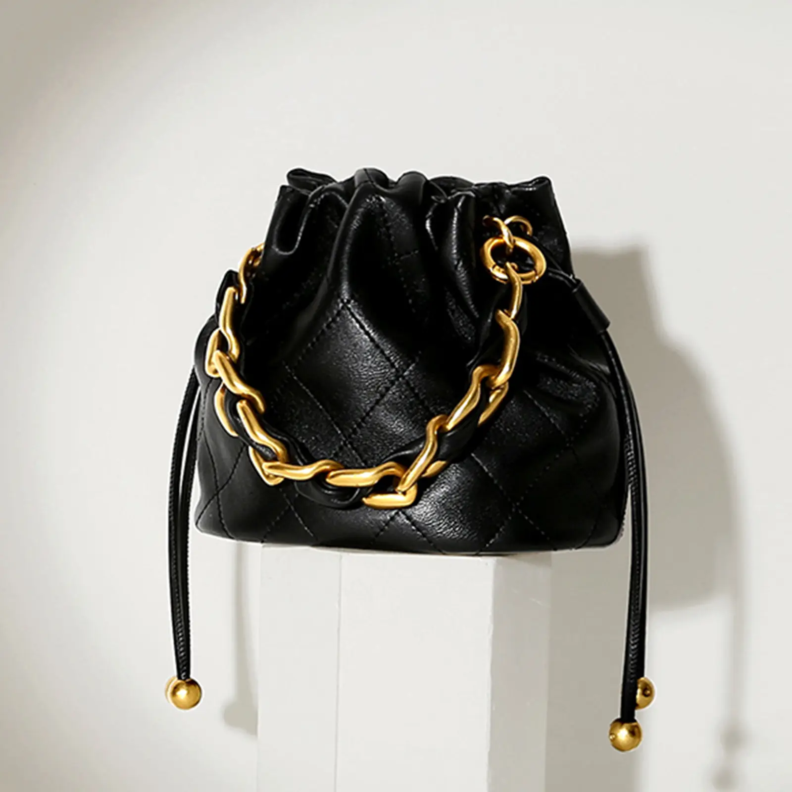 ITAMOOD Genuine Leather Quilted Drawstring Bucket Bag for Women With Chain Strap Crossbody Handbag for Daily Use and Commuting 8397M