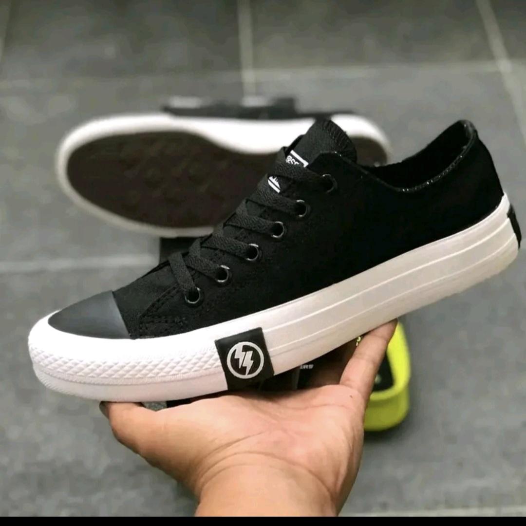 Sepatu Sekolah Hitam Putih New Convers Chuck Petir Premium, Sepatu Pria & Wanita Kerja Sekolah Terbaru Low High Quality