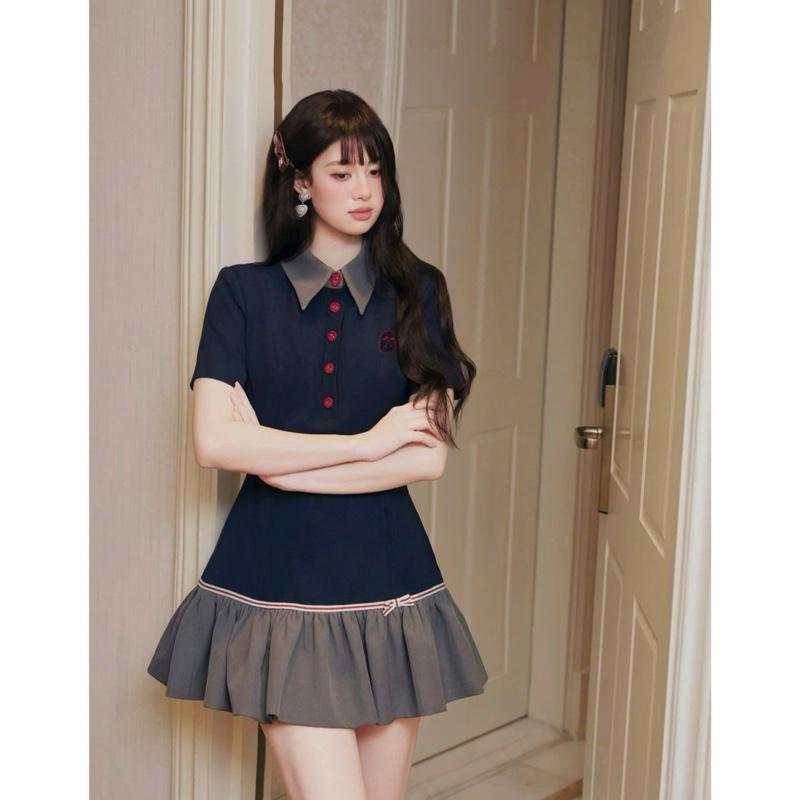 [Chất vải chéo ý cao cấp] Váy dáng chuẩn chân bom bồng có thêu nơ hai lớp có quần và cầu vai bản mới chất liệu chéo ý cao cấp hai lớp viền nơ cúc đỏ tiểu thư sang chảnh