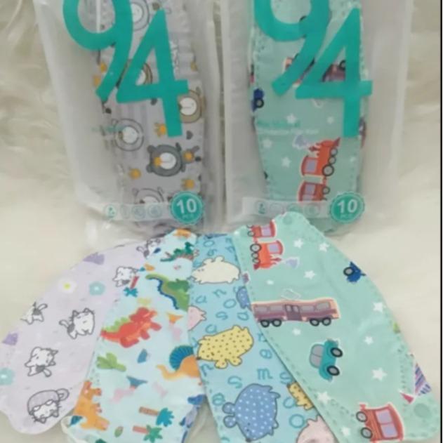 Masker KF94 Anak Usia 4 - 12 Tahun 4 Ply Motif Cowok dan Cewek 1 Pak isi 10 Pcs / KF94 Karakter Anak Cowok dan Cewek 1