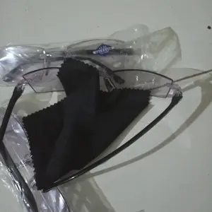 Eyeshine - [ 1 PCS ] Lap Kacamata Bahan Halus Warna Random Kain Lap Permbersih Kacamata