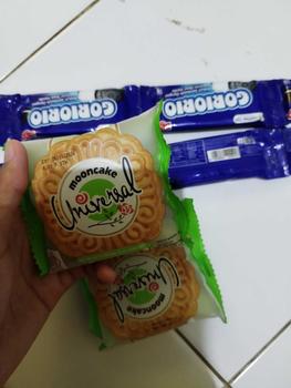 Product Review of Kue Mooncake Universal Isi 3 Pcs from l**🌻 0