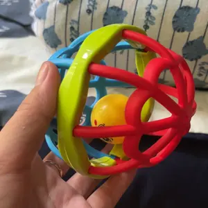 MAINAN BAYI BOLA KERINCINGAN BAHAN KARET LEMBUT TEETHER RATTLE BAYI Toys mainan  bayi