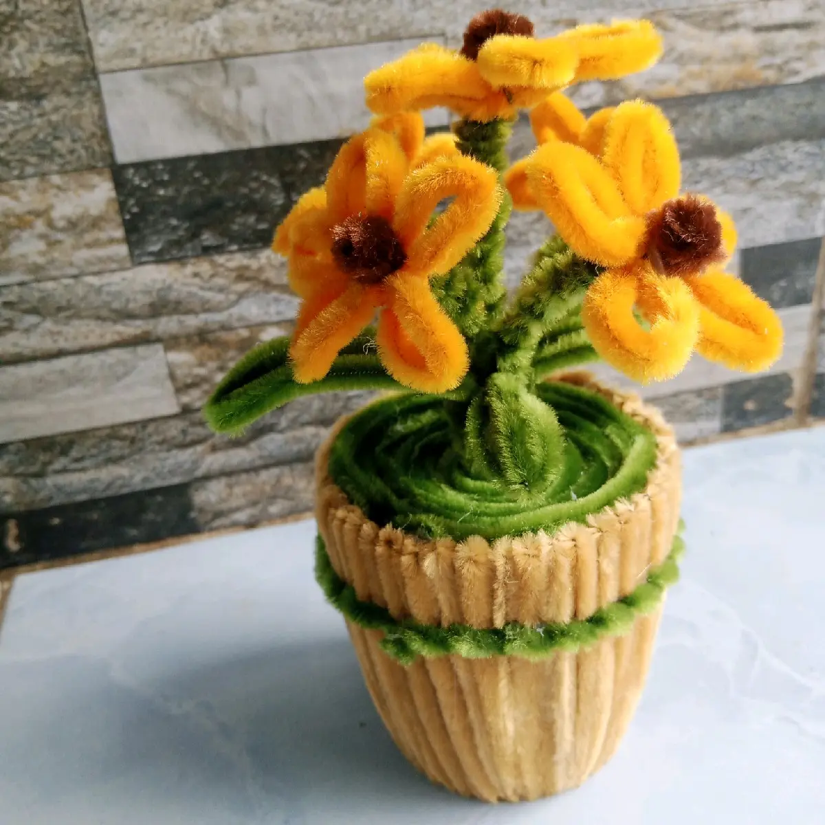 bunga pot minimalis cocok untuk hiasan meja atau dinding sebagai dekorasi rumah Hadiah. kawat bulu mercy, hiasan meja dan dinding, mempercantik ruanga, estetik