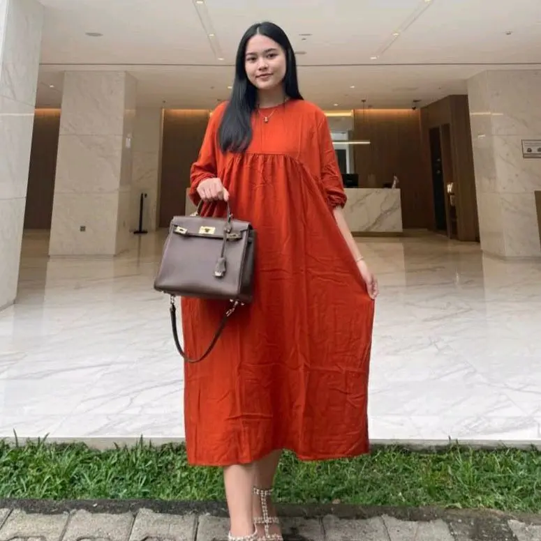Davina Dress Jumbo Rayon remium lengan karet 7/4 dress midi oversize korean style Casual Wanita Nyaman Basic Katun Gaun Panjang Formal Davina Dress Jumbo Rayon remium lengan karet 7/4 dress midi oversize korean style Casual Wanita Nyaman Basic Katun Gaun Panjang Formal