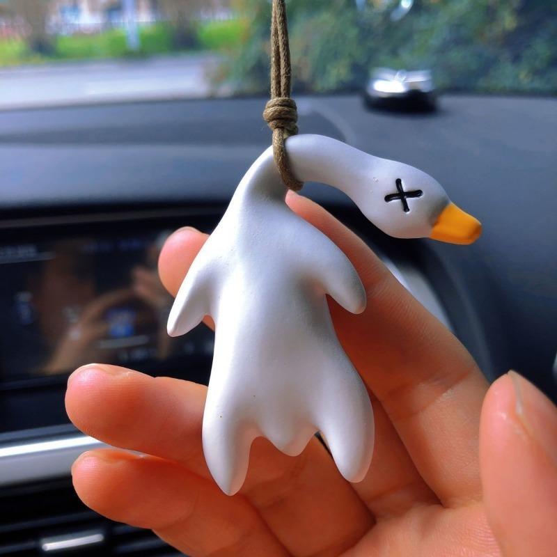 Product Introduction of Color-changing roast duck keychain & changes color when exposed to ultraviolet light, suitable for bag pendants and car pendants for decoration 5