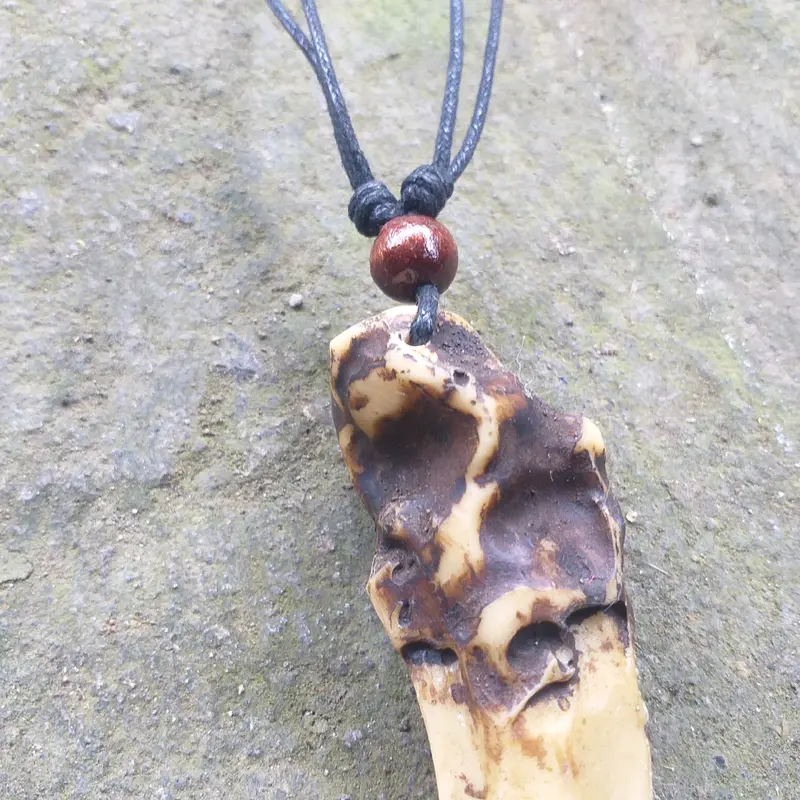 Kalung Taring Macan Ngurak Replika 3