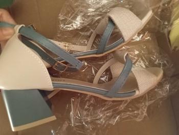 Product Review of Giày sandal gót dày phong cách cổ tích mùa hè 2025 phong cách mới thoải mái và đa năng nhẹ nhàng gót vừa cao gót La Mã khóa cao gót Nữ Nhung from d**g t** m** h**n 0
