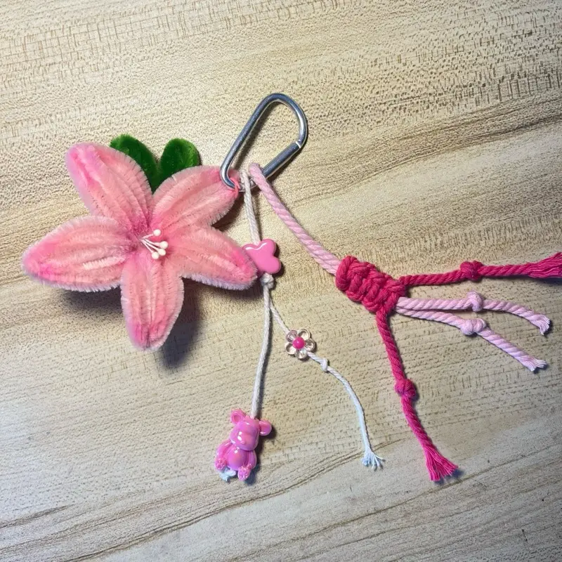 Keychain Macrame Bunga Lily Kawat Bulu |Gantungan Kunci Gantungan Tas 1