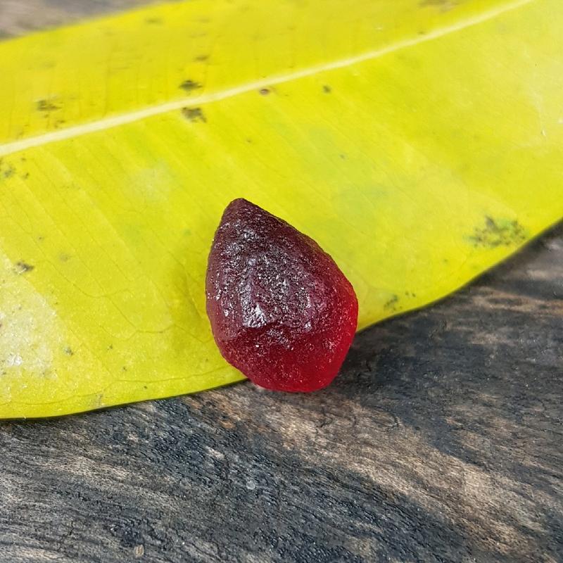 Batu akik meteor warna merah model tetes air 3
