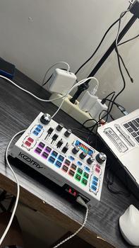 Product Review of koorfly-KF01 sound card ZX320 mic set Audio Bluetooth External Peralatan Bernyanyi atau siaran langsung dengan headphones dan microphone from A**Y V**🦂 0
