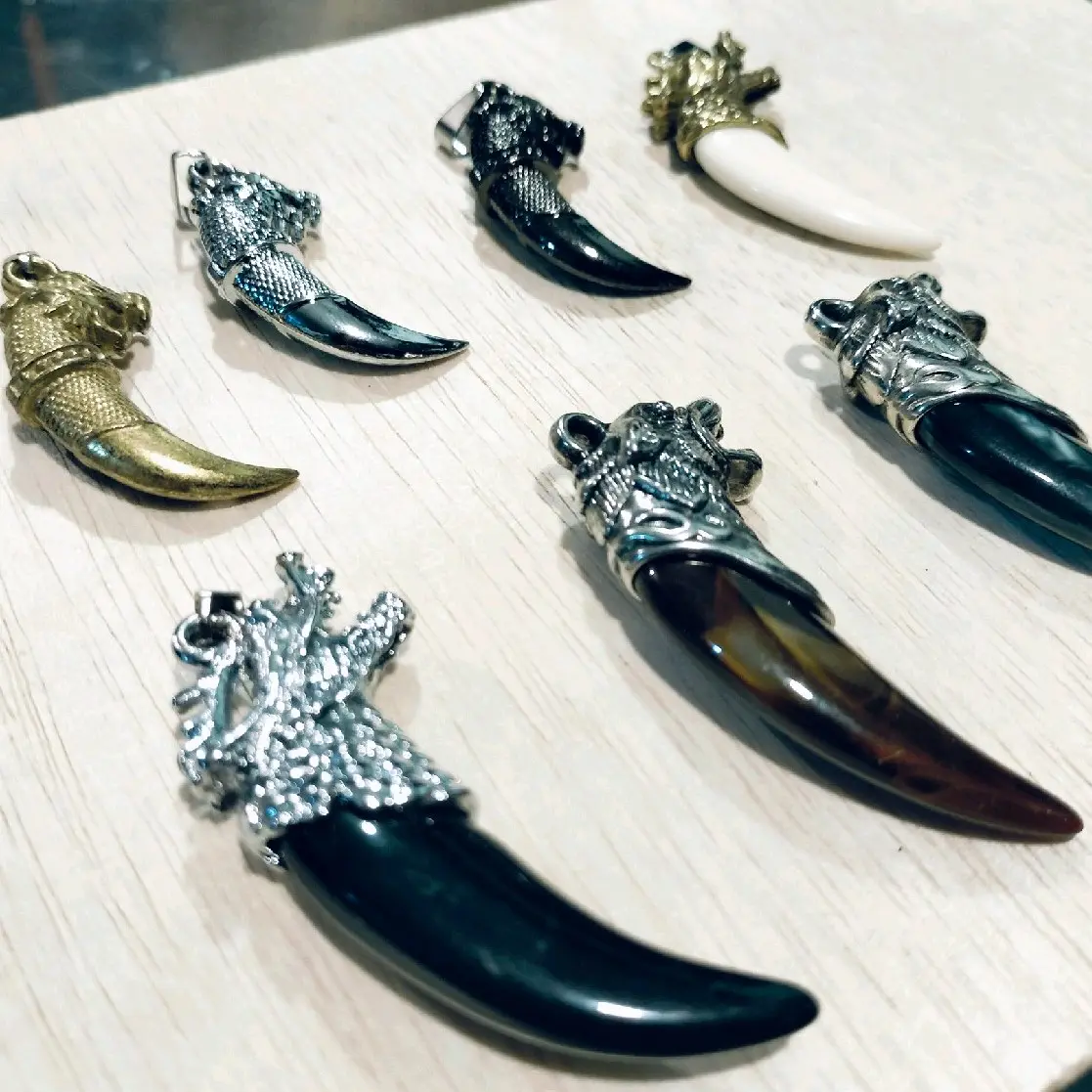Liontin Bandul Kalung Metal Kuku Taring Kepala Singa