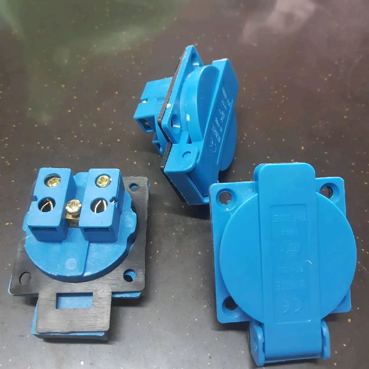 ET950 Stop Kontak Ac Plug Biru Panel Genset 2 Kaki Dimmer