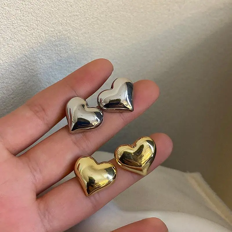 Summer Heart Design Earrings, Earrings for Pierced Ears, Simple Niche Street Style Earrings for Women, Gold/Silver Daily Clothing Accessories, Party Casual Jewelry，Personalized Earrings, Suitable for Small Present for Friends love  charms