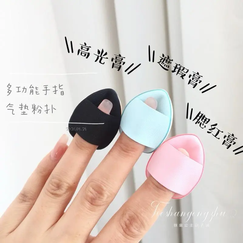 Spon Cushion Mini Jari Finger Multifungsi untuk Makeup Presisi dengan Desain Sarung Jari Pas dan Bahan Lembut Berpori Halus Tersedia Warna Hitam Biru Muda dan Pink