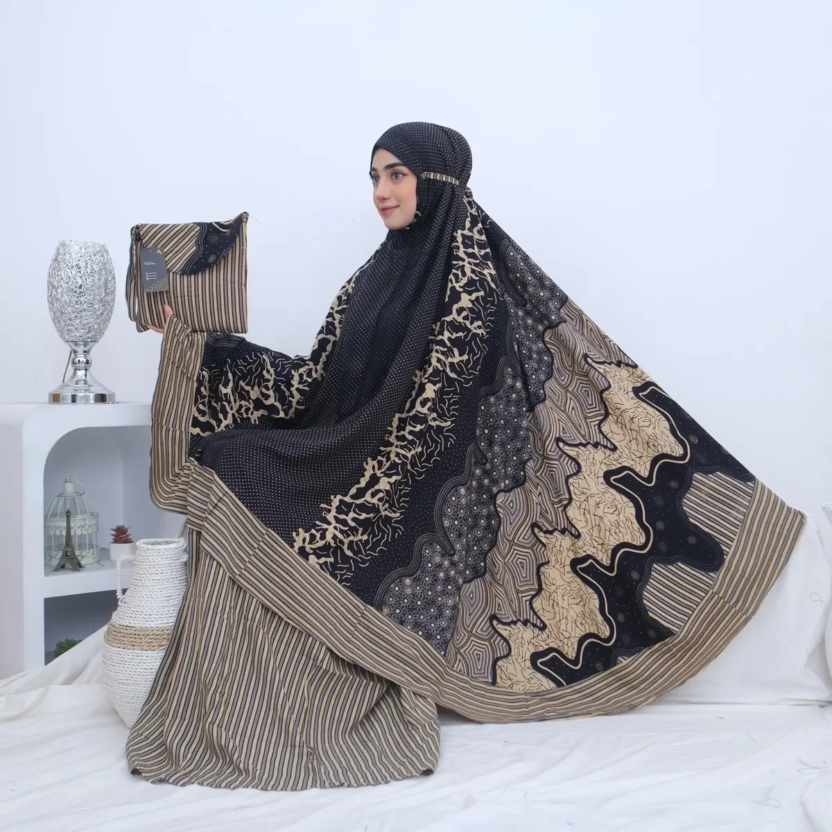 Mukena Rayon Batik Menutup Dagu Maeva Jumbo by Ayunabellajkt