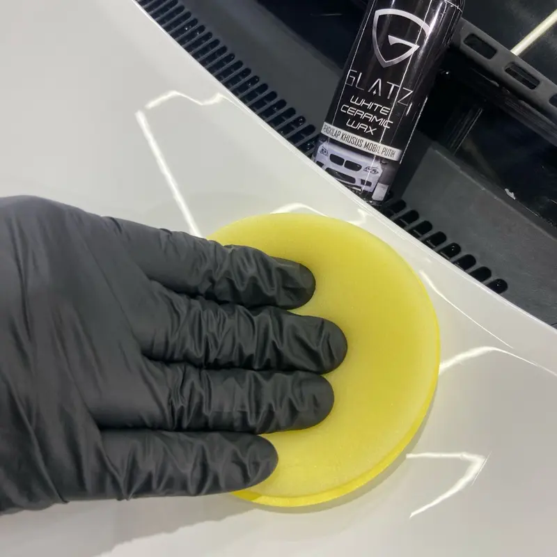 GLATZ WHITE CERAMIC WAX Pengkilap Mobil Warna Putih Membersihkan Noda Menguning & Goresan Halus Efek Hydrophobic Bonus Spon Aplikator dan Sarung Tangan 2