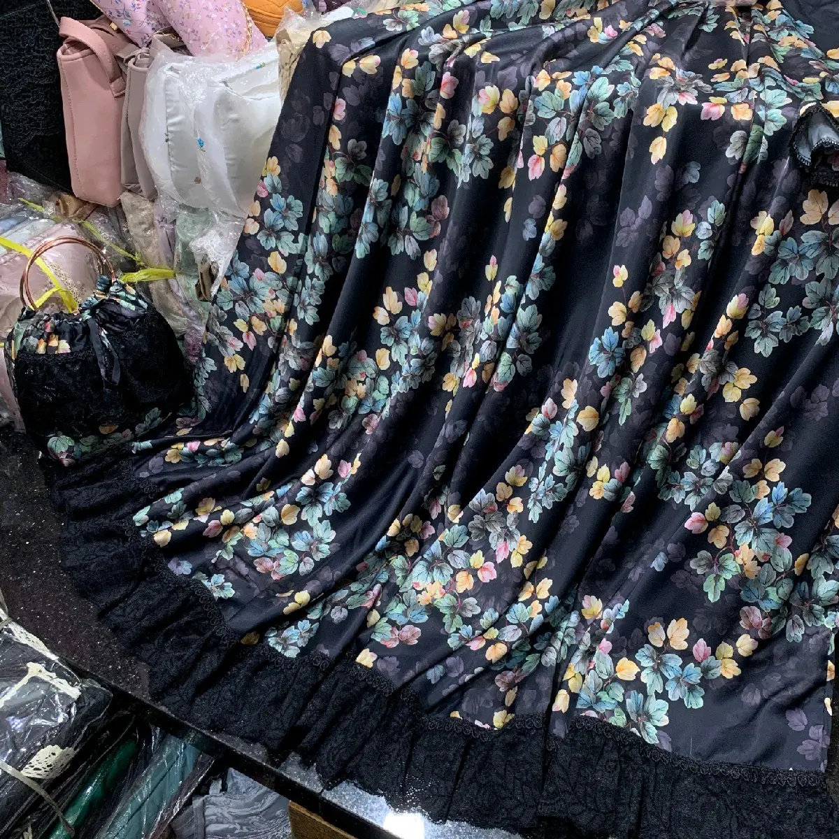 Mukena Layyanah renda/ Mukena renda/ mukena motif bunga Dewasa