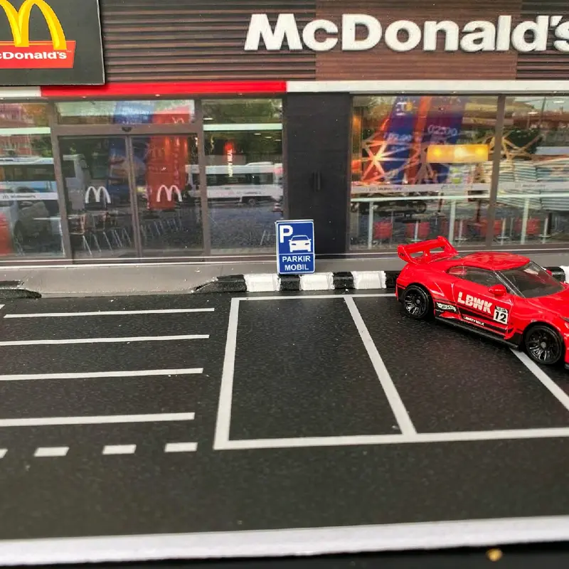DIORAMA DIECAST HOTWHEELS OUTLET MC DONALD'S SEKALA 1:64 3