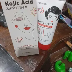 Kojic Acid Sunscreen tabir surya SPF90 PA+++ Sunblock Badan Krim Sunscreen UV Protection Sunblock untuk Badan dan Wajah Pelindung Matahari Kulit Berjemur 80gr Hitam Vitamin