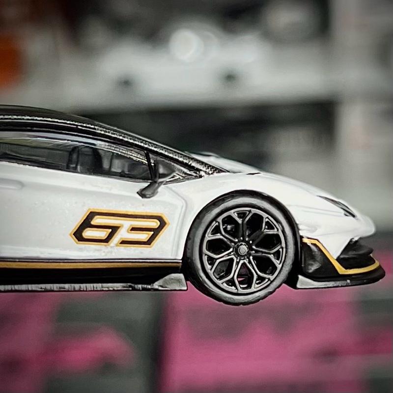 Xe mô hình tỉ lệ 1:64 mã 842 New Box 4