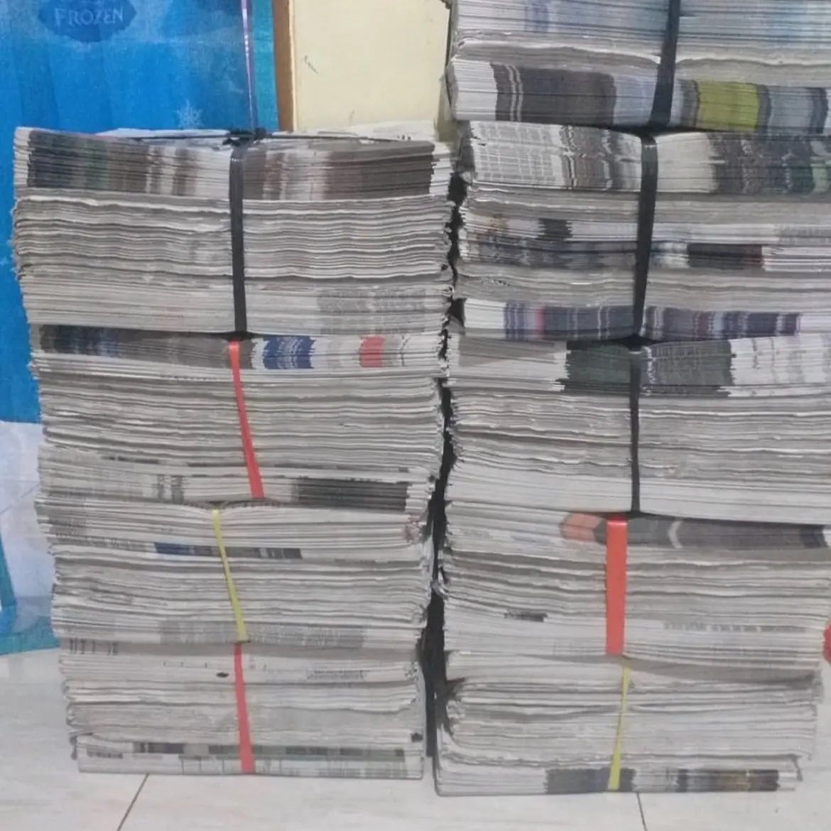 Ready 1 kg buku gagal cetak se ukuran koran , kertas se ukuran koran baru, bisa  buat pembungkus dan kerajinan