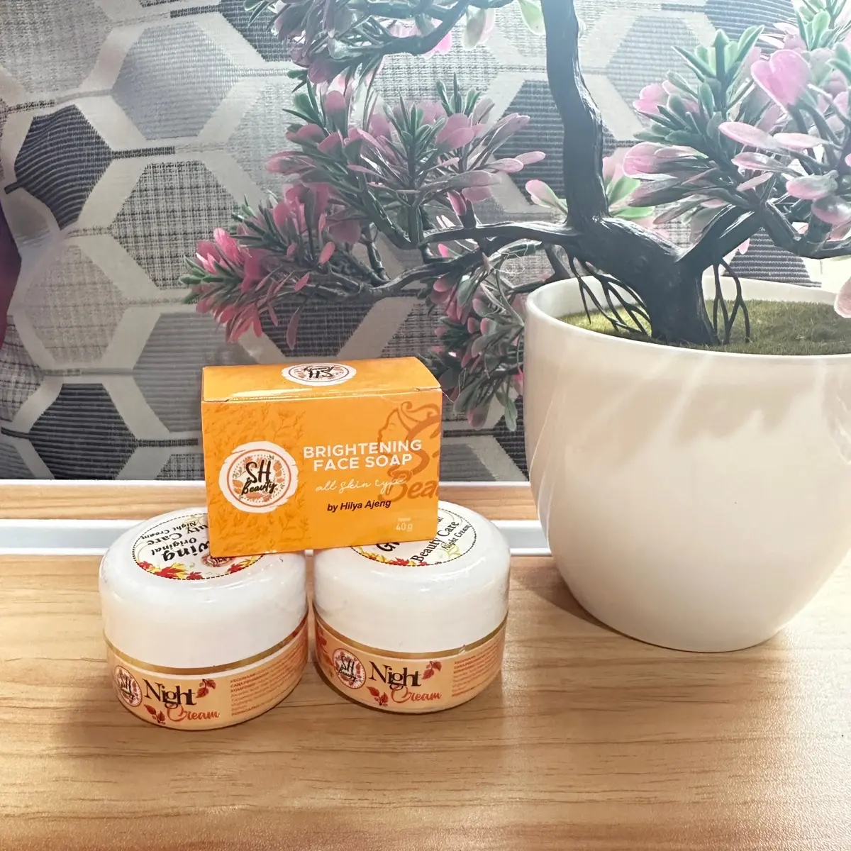 CREAM GLOWING HILYA AJENG ORIGINAL