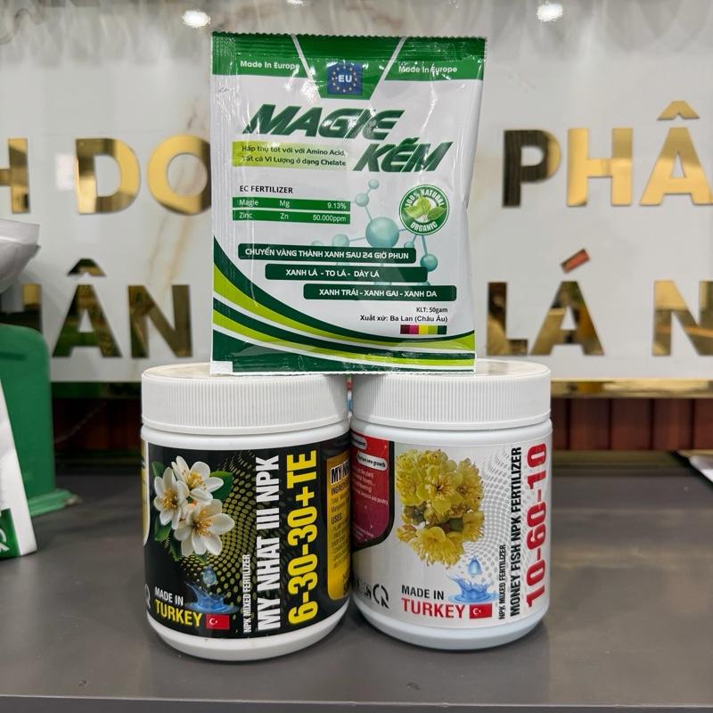  Phân bón lá Bộ 3 Tạo Mầm Lần 1. Giúp Tạo Mầm Hoa Phân Hoá Mầm Hoa Già Lá Nhanh. 1 Bộ Gồm 3 Sản Phẩm Pha Chung Cho 200 Lít Nước Phun Qua Lá 