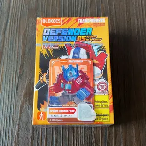 Blokees Optimus Prime Brilliant + Coin Random _ Transformers Defender Version 05