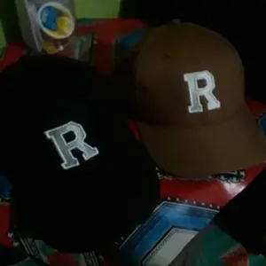 BAMBINO KIDSWEAR - TOPI BASEBALL INITIAL ALPHABET ANAK ANAK COWOK CEWEK - TOPI BASEBALL ABJAD INISIAL NAMA ANAK Fashion