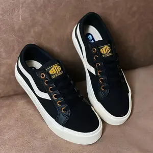Ventela Repulic Low Terbaru Sneaker Canvas  Casual Shoes Hitam Pria Wanita Black Kasual