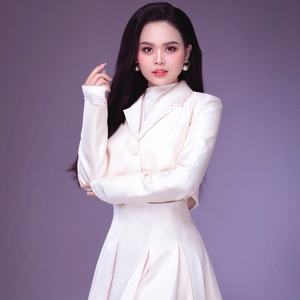 Cô giáo Huyền Trang