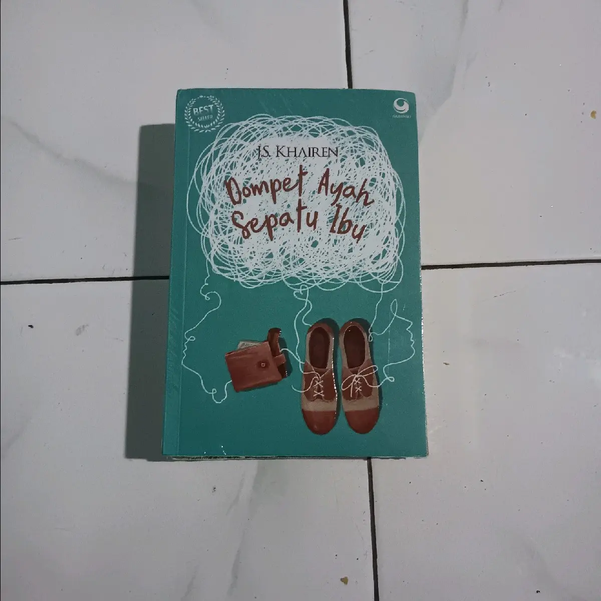 BUKU DOMPET AYAH SEPATU IBU SOFT COVER
