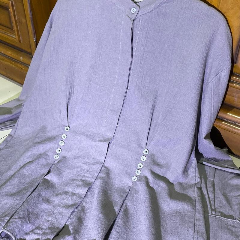 Gweny Top / asesoris kancing di sisi kanan dan kiri 4