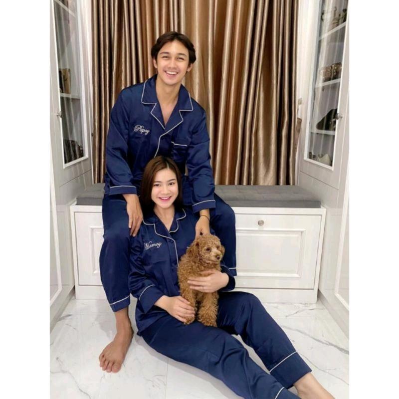 Piyama pajamas baju tidur couple pria wanita custom bordir nama hadiah kado gift nikahan wedding pernikahan prewedding / untuk seserahan murah unik lucu navy hitam merah maroon cewek cowok 1