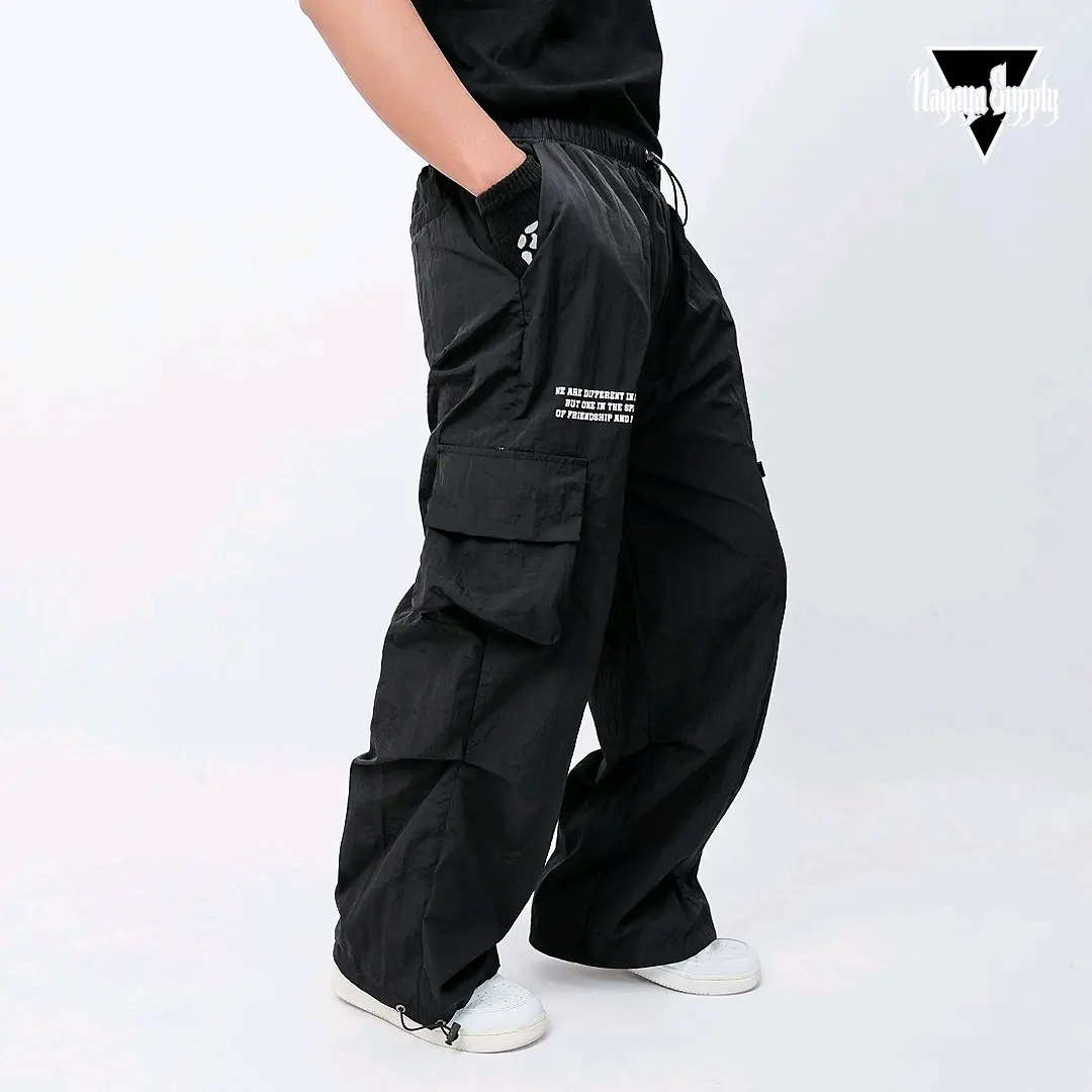 Celana Parasut Cargo Crinkle /Cargo Crinkle Parasut Distro Bandung /Trackpants Parasut Cargk Size L & XL Anti Air