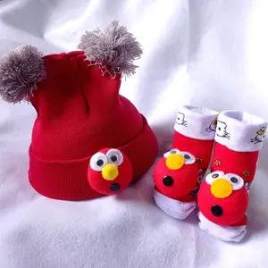 Set Topi Kupluk Pompom + Kaos Kaki Bayi (Anak) 0-12 Bulan Lucu , Unik Boneka Karakter Bahan Premium ,Lembut dan Tidak Biru Merah Popok