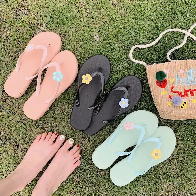 sandal jepit kalakter bunga trendy