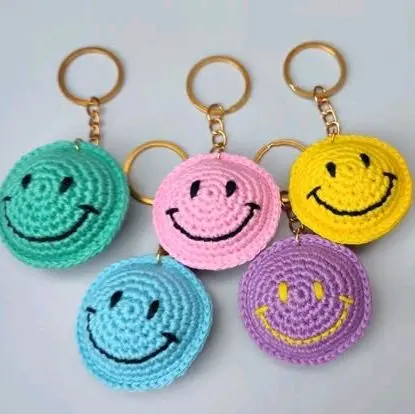 gantungan kunci smile rajut belle kuning