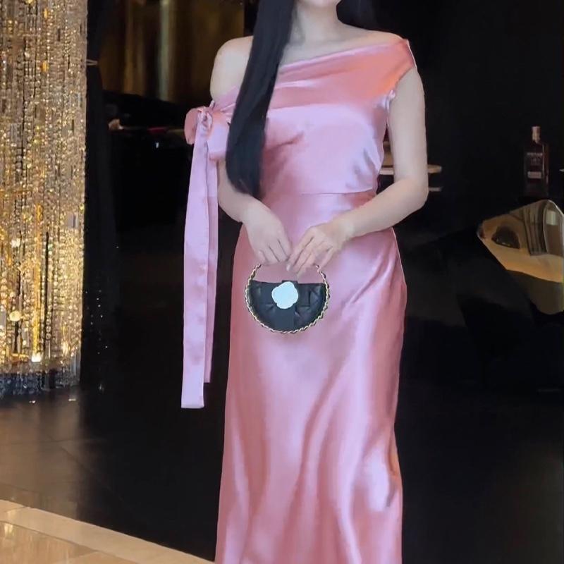 Đầm lụa lệch vai cột nơ vai 3