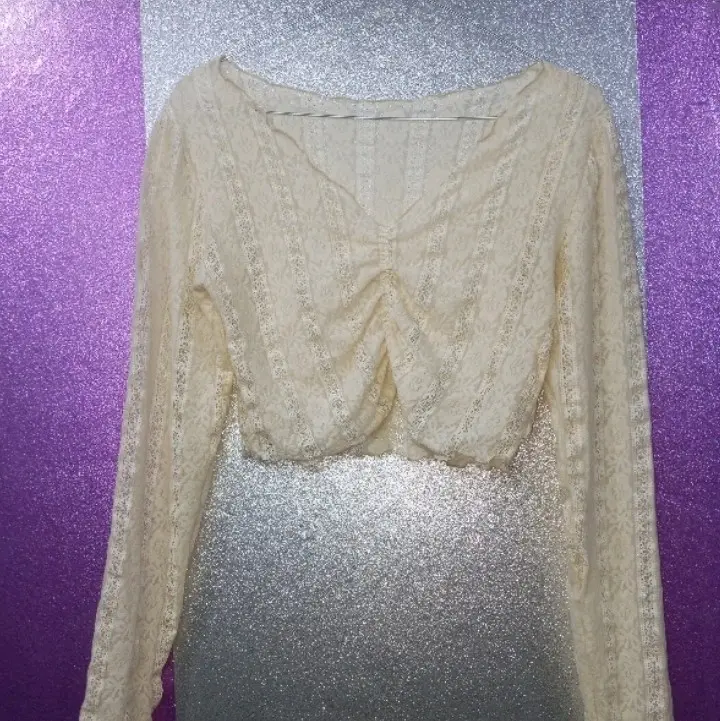 Atasan Wanita model croptop lengan panjang